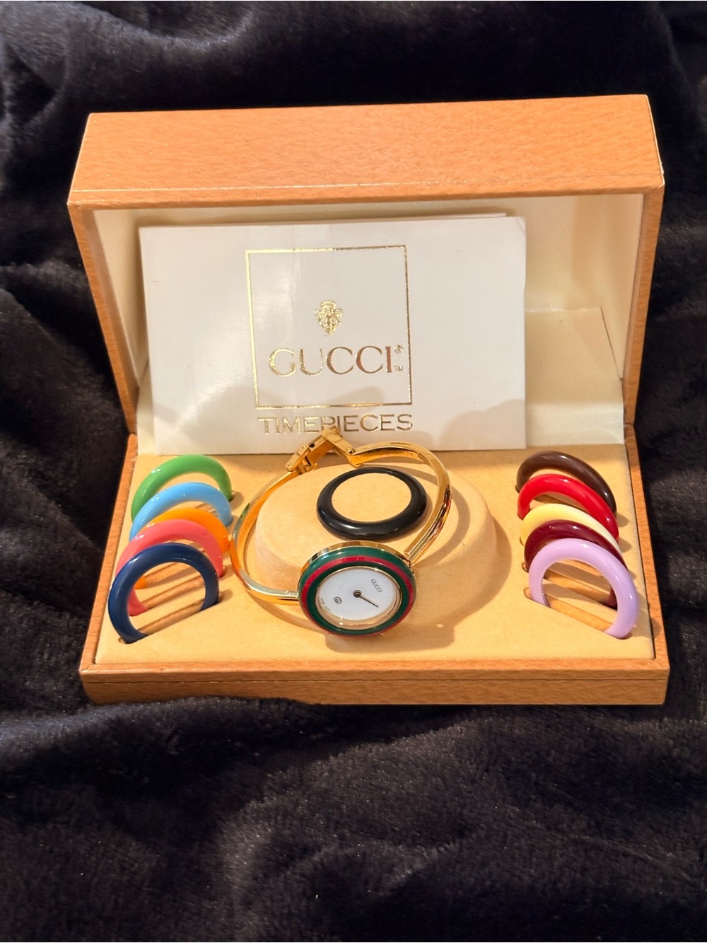 1989 Vintage Gucci 1100-L Change Bezel Watch Set